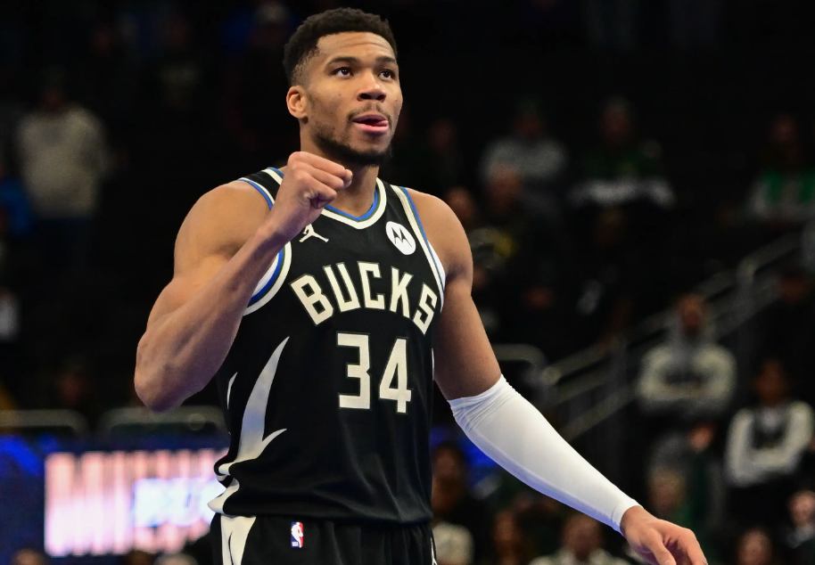 连续3年场均30+有多难？NBA仅8人做到，2人连续7年场均30+