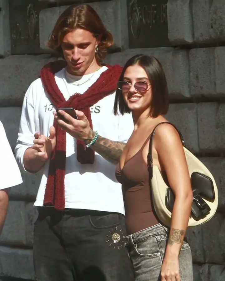 开云官网-单身1年后又有新欢😍卡拉菲奥里被发现与29岁意大利模特约会