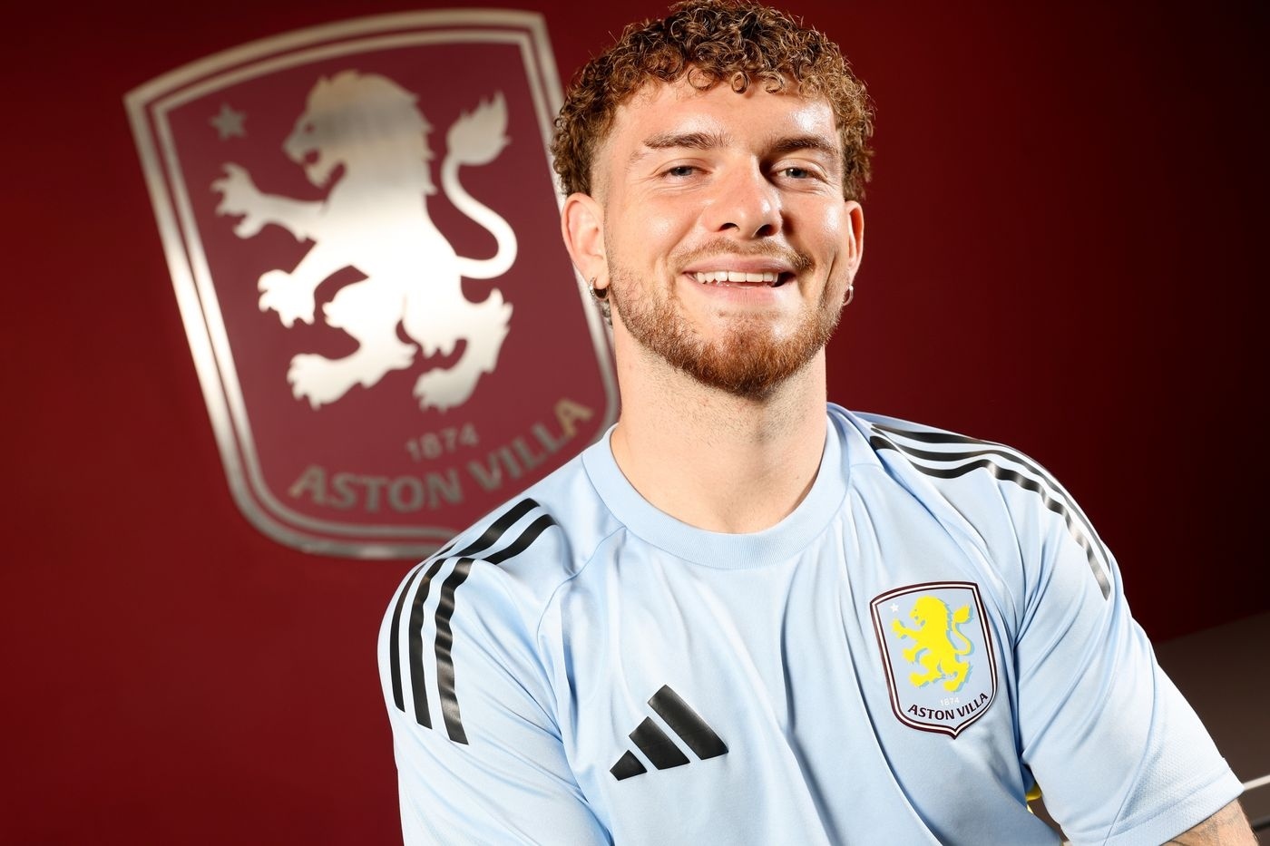 TA：埃利奥特有回购条款，直到伊萨克确定加盟利物浦才放人