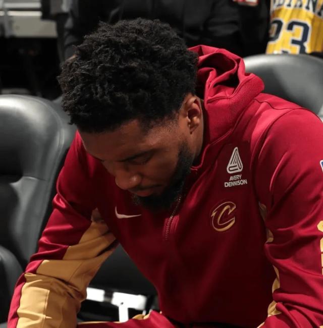 米切尔独木难支！骑士伤兵满营赛季初恐迅速掉队