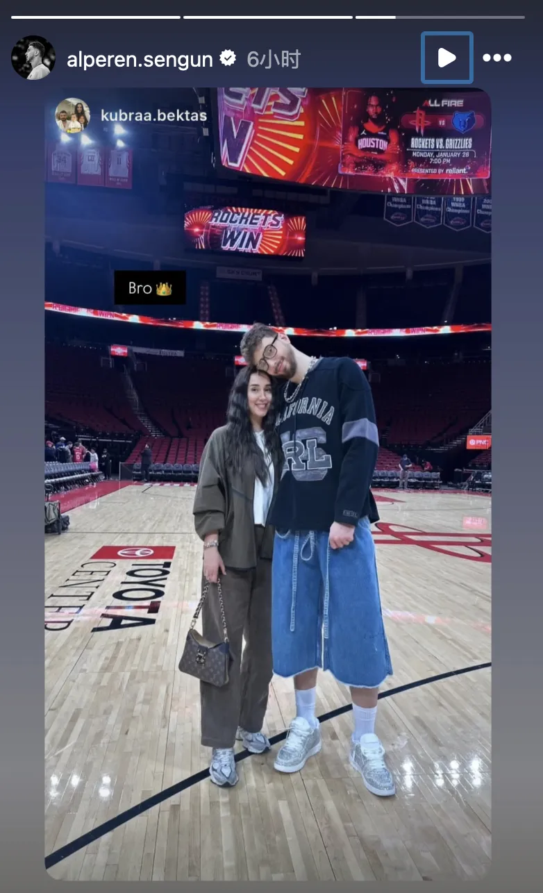 开云官网-西部第四！阿尔佩伦-申京Ins晒和家人的合影与球迷分享